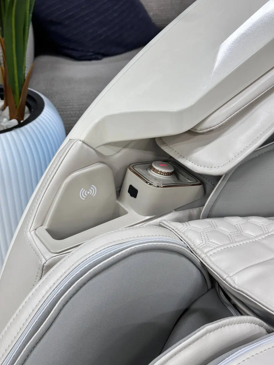 Массажное кресло Relasso "Royal" (белый)